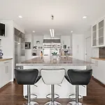 Hollywood Hills Luxe Escape