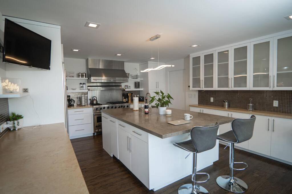 Hollywood Hills Luxe Escape Villa