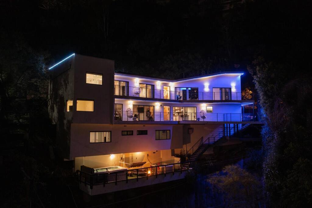 Hollywood Hills Luxe Escape Villa