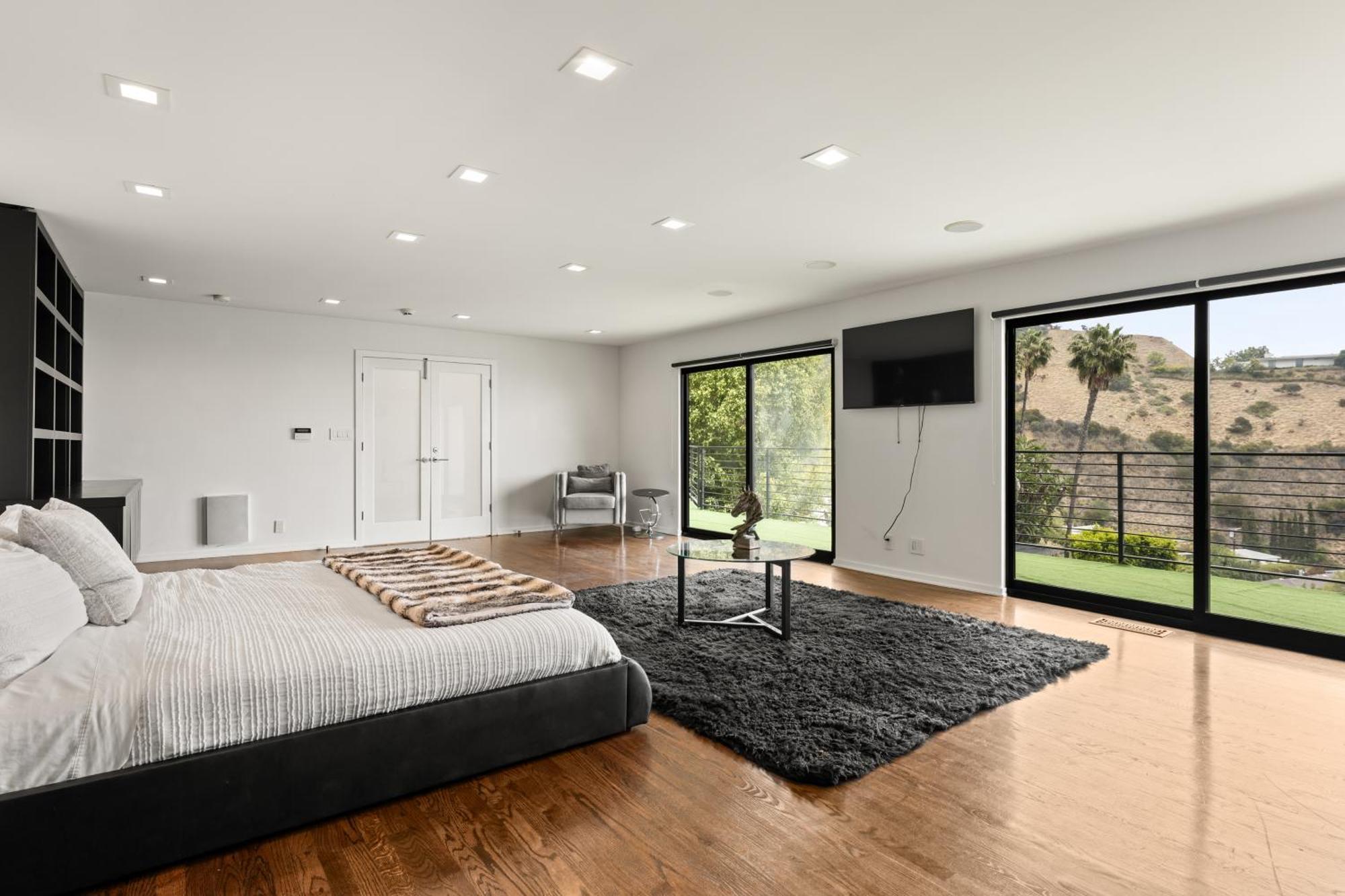 Hollywood Hills Luxe Escape