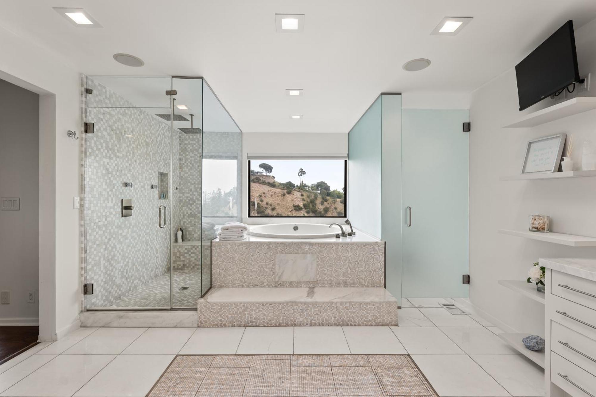 Hollywood Hills Luxe Escape Villa